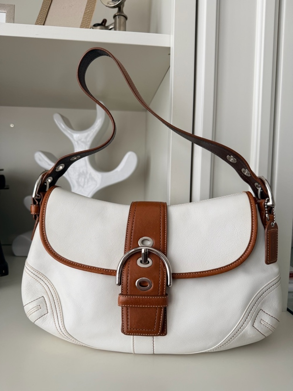 Y2K Vintage COACH Soho Flap White Brown Leather Medium Shoulder Purse Bag F10192